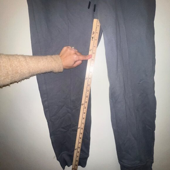 GMens Gray Knit Jogger Pants With Slim Tapered Leg & Adjustable Drawstring Waist - Picture 3 of 9